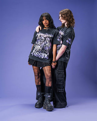 The Holding Hands Tee | Cool Shirtz